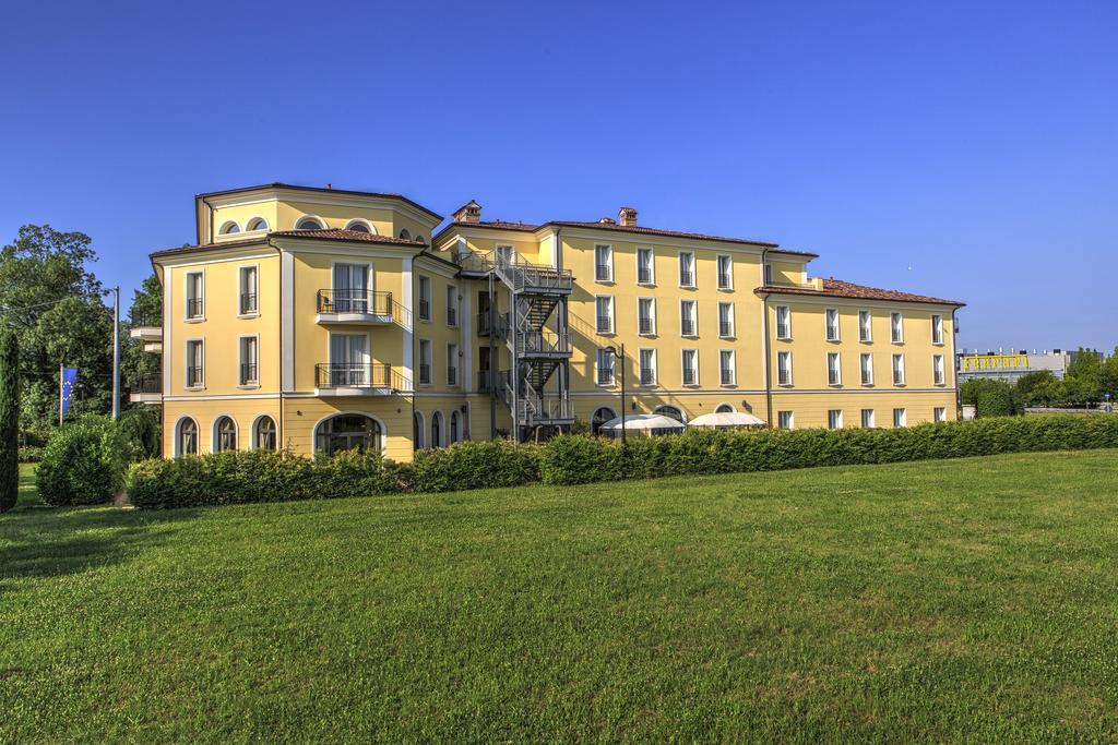 Maranello Palace Exterior photo